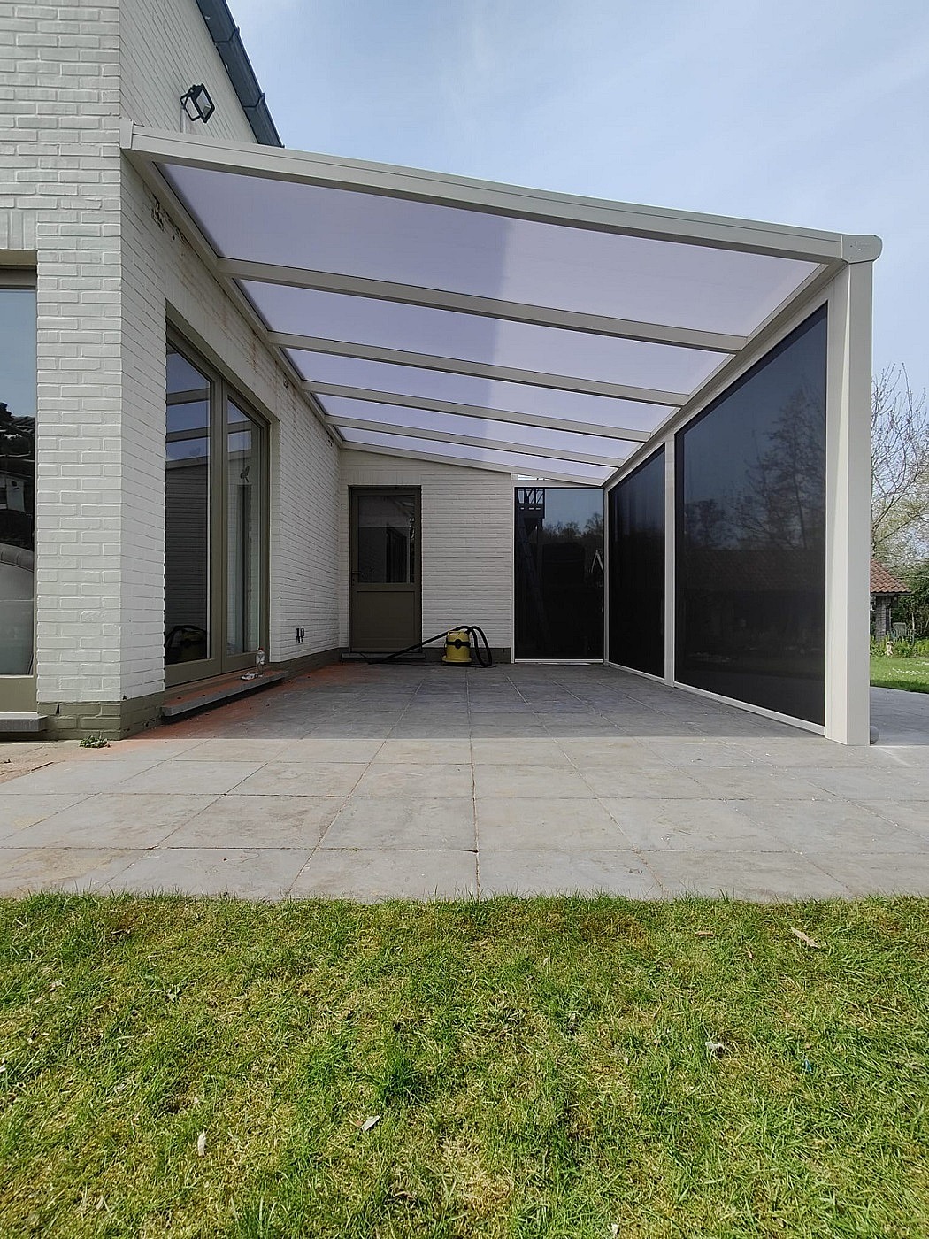 Iseo met screens
