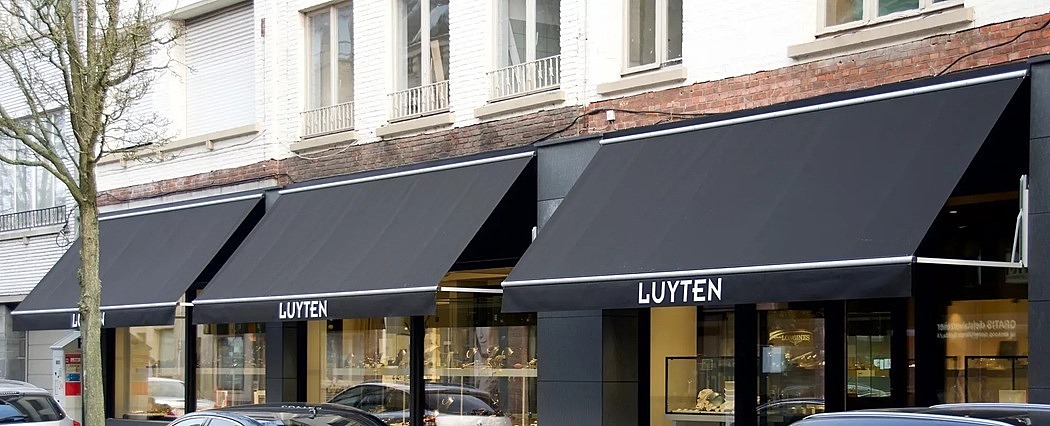 Uitvalscherm Luyten Turnhout vaste armen zonneschermen ideaal voor boetiek