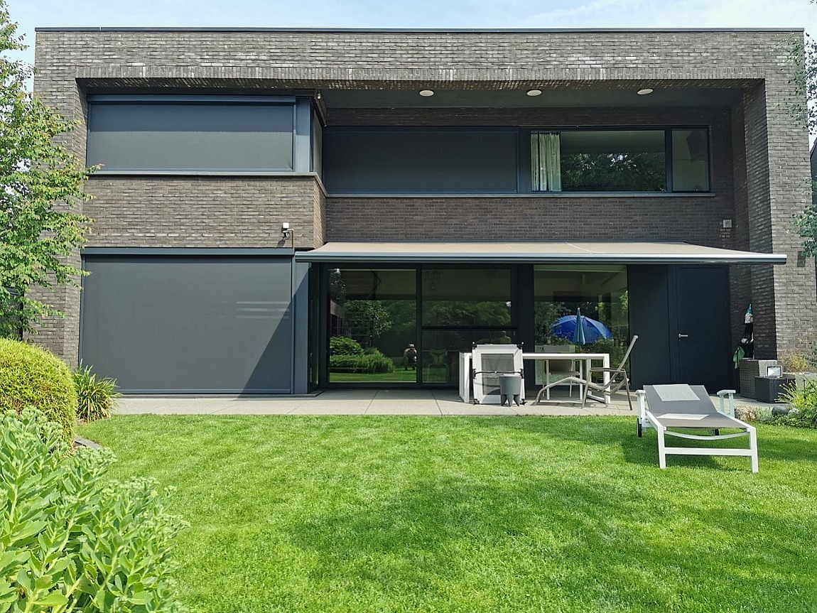 Knikarmscherm screens geel