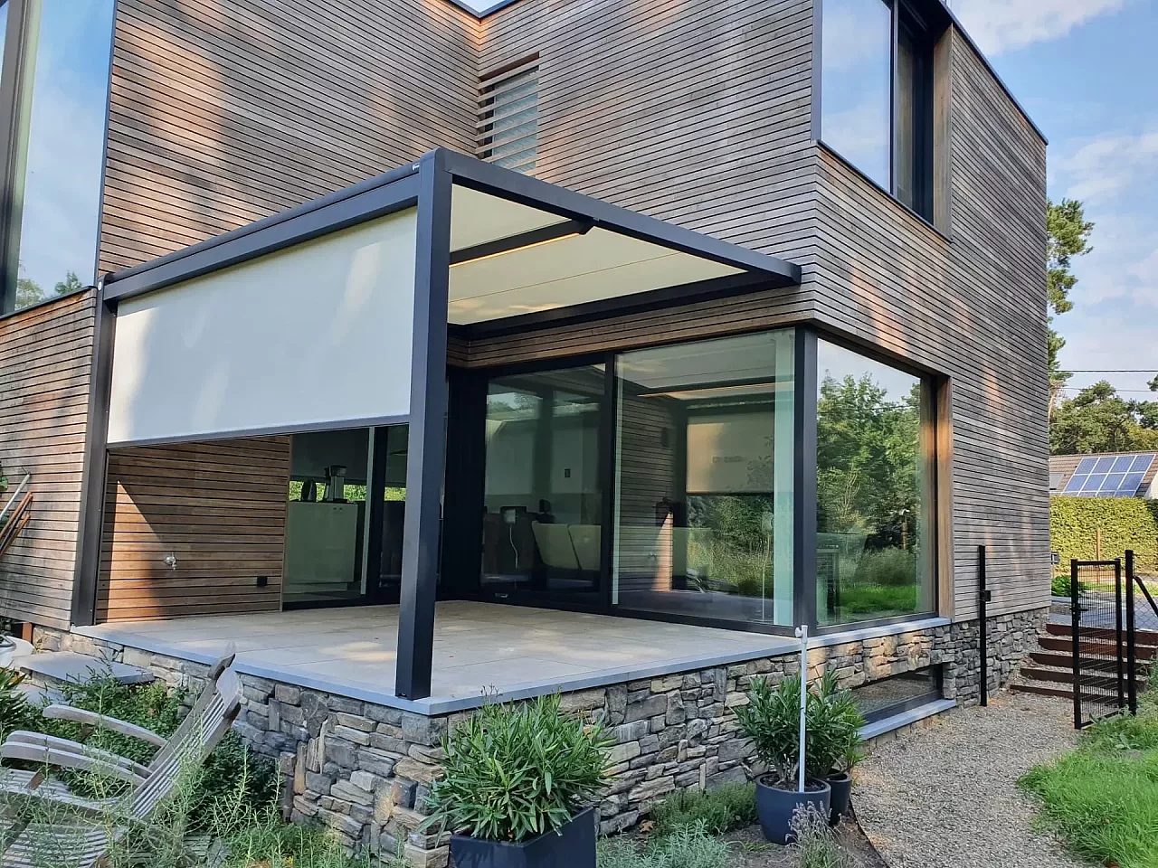 Tumba verandazonwering Wuustwezel buitenzonwering doekzonwering schaduw aluminium overkapping met doek - aluminium terrasoverkapping - beste zonwering