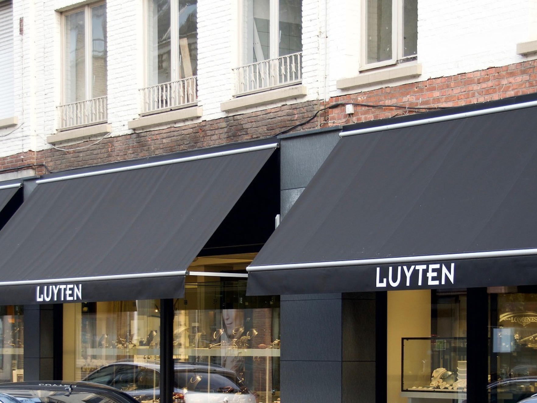 Uitvalscherm Luyten Turnhout vaste armen zonneschermen ideaal voor boetiek