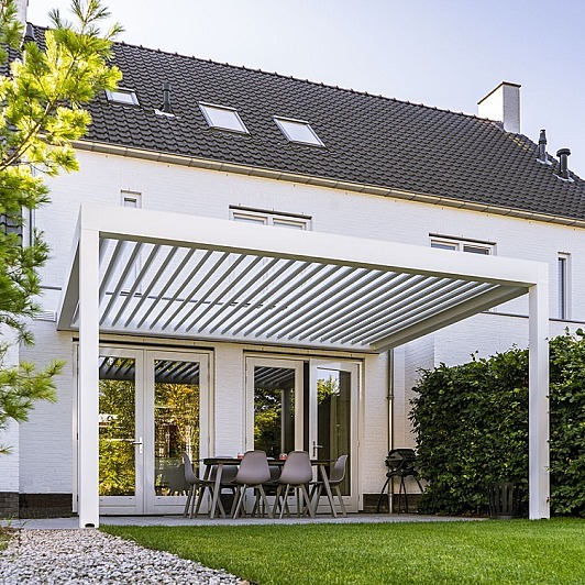 Lamellendak of overkapping: welke oplossing past bij jouw terras?