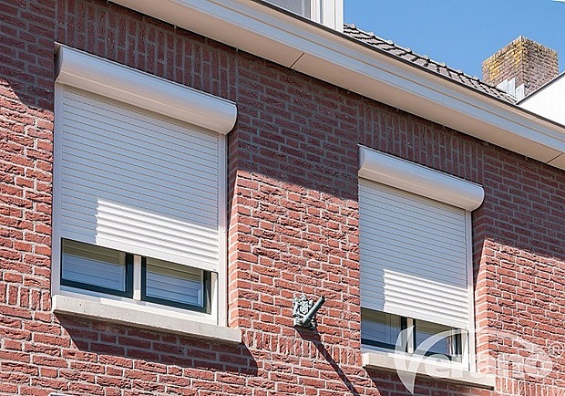 07 elektrische rolluiken sfeer - ramen - witte lamellen resize