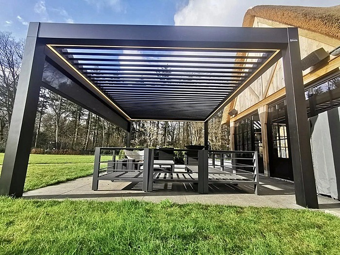 aluminium terrasoverkapping lamellen Arezzo met screens 2 ledverlichting buitenzowering tuin extra leefruimte
