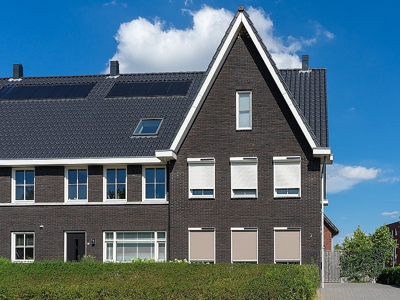 08 Rolluiken Solar op zonne energie wit woning resize