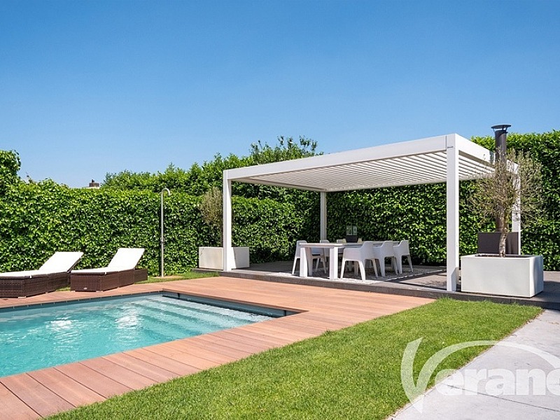 Verano sfeerafbeelding overkapping met lamellen dak v870 arezzo met spatwaterdicht dak - kantelbare lamellen - modulaire uitbreidbaarheid resize